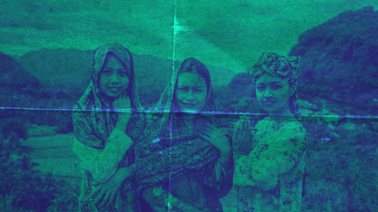 Rahasia Hidup Suku Lom